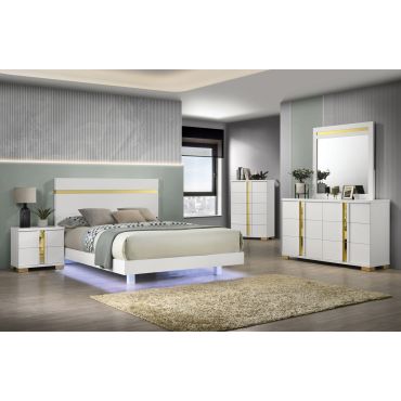 Raynold White Bedroom Set