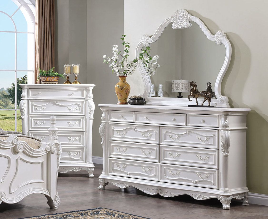 Dorothy White Finish Traditional Style Dresser