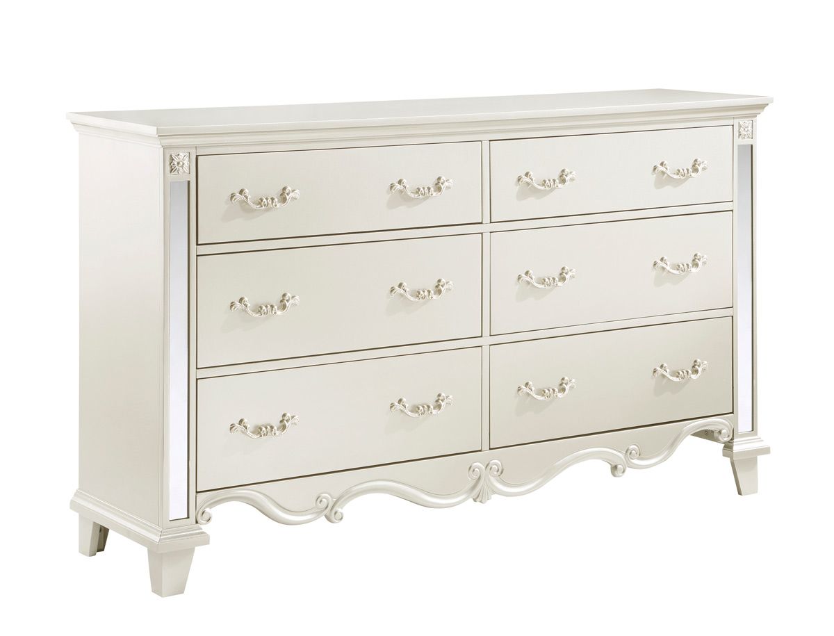 Esteban Traditional Mirrored Dresser