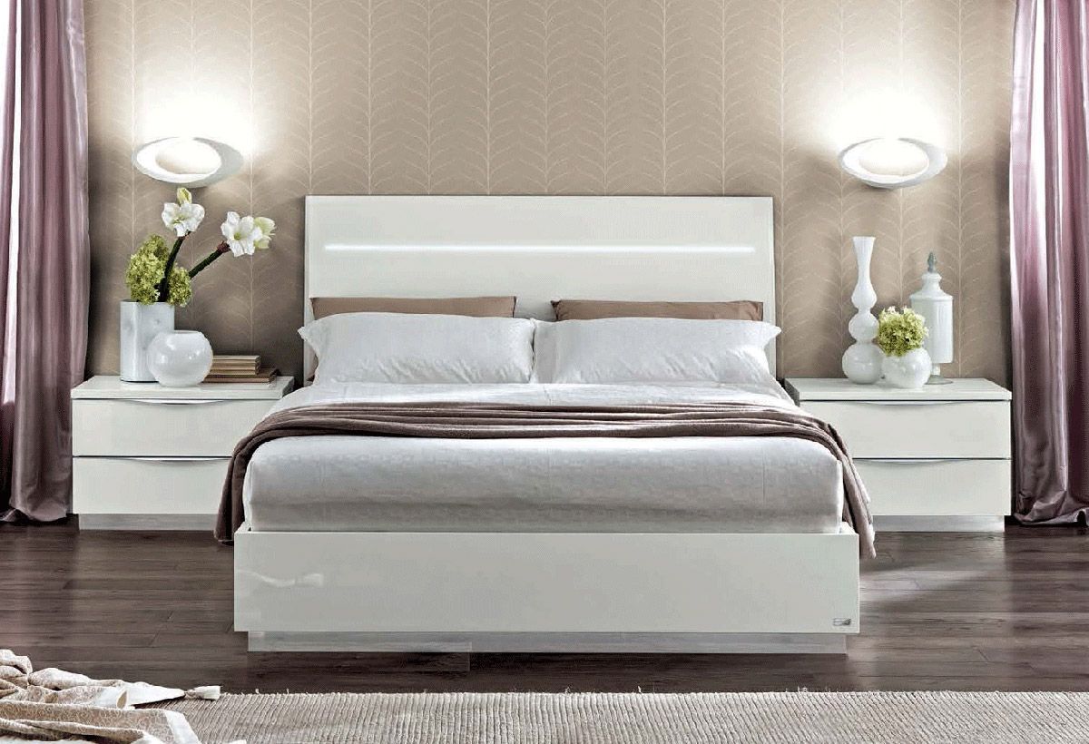 Matrix Italian White Lacquer Bed With Night Stands