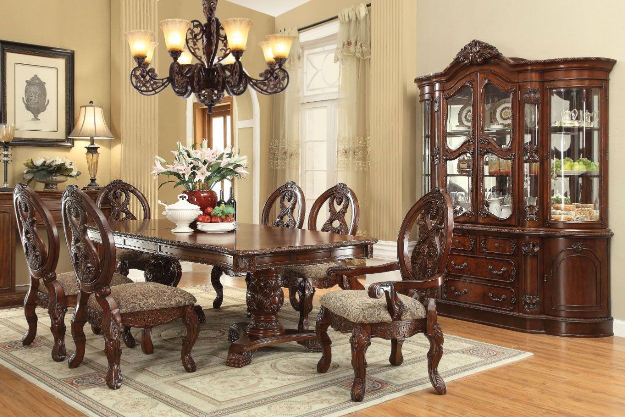 Vatican Traditional Style Dining Table Set